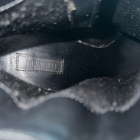 Women’s Size 10 Forever 21 Black Suede Zipper Ankle Boot Heels - Picture 2 of 8